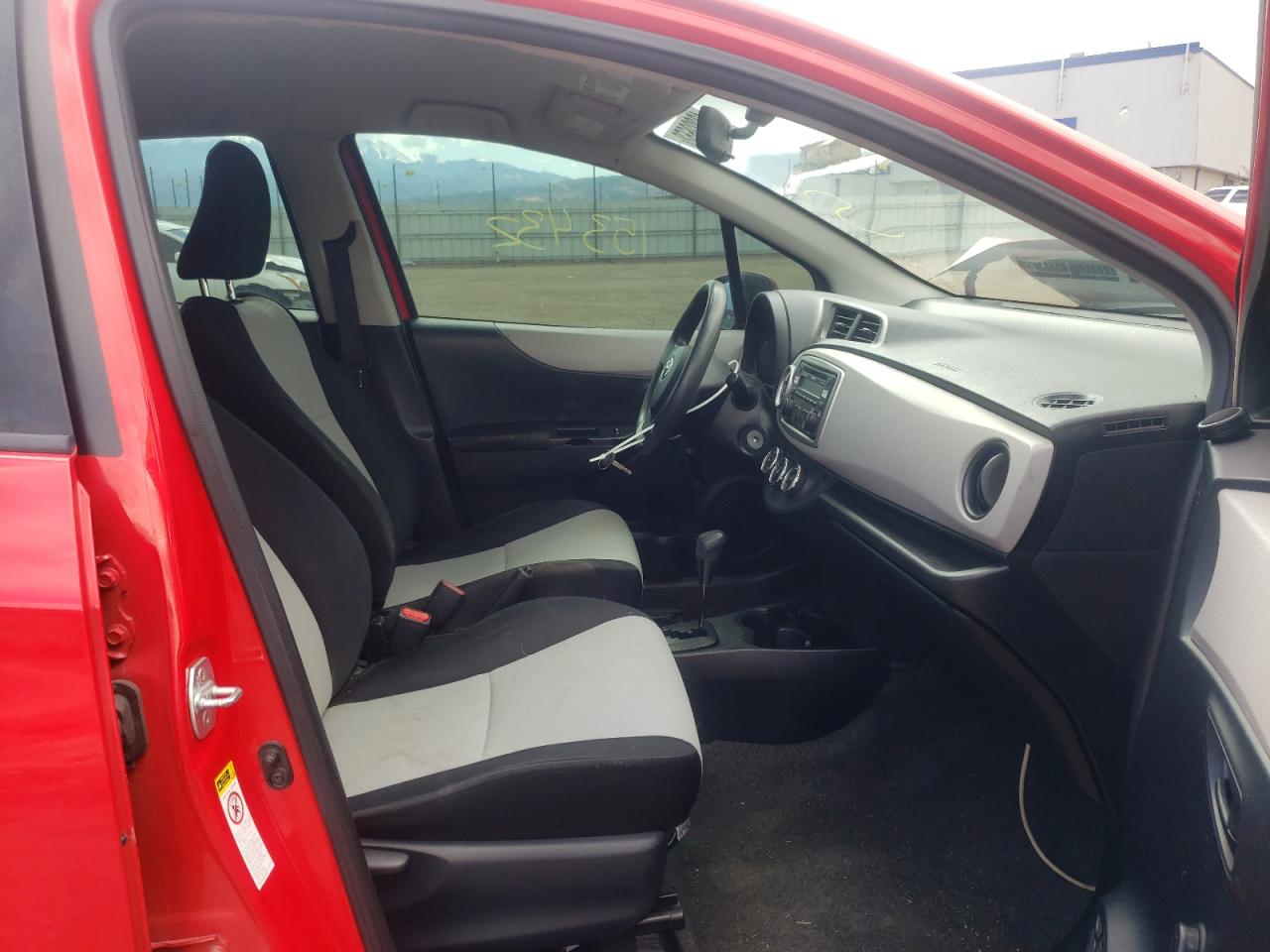 Photo 5 from auction – 2012 TOYOTA YARIS with VIN JTDKTUD34CD528729