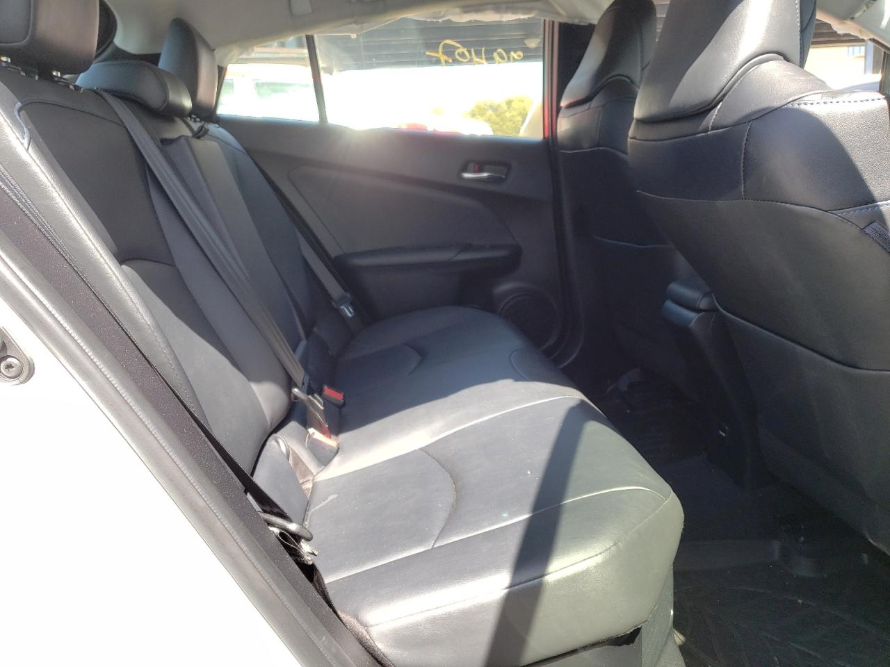 Photo 17 from auction – 2016 TOYOTA PRIUS with VIN JTDKARFU2G3521587