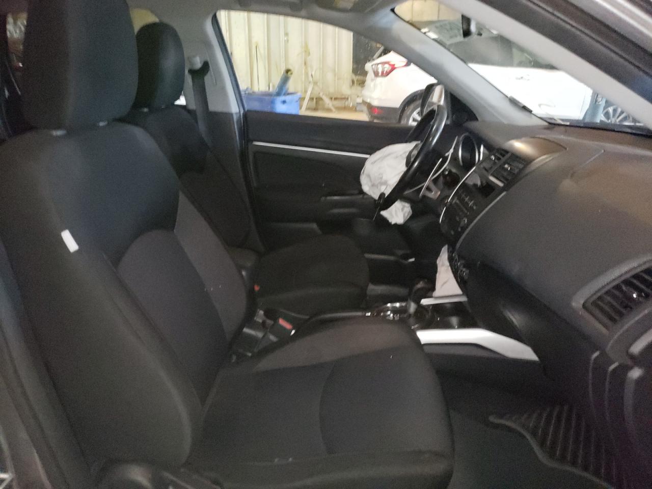 Photo 5 from auction – 2011 MITSUBISHI OUTLANDER with VIN JA4AP3AUXBZ002351