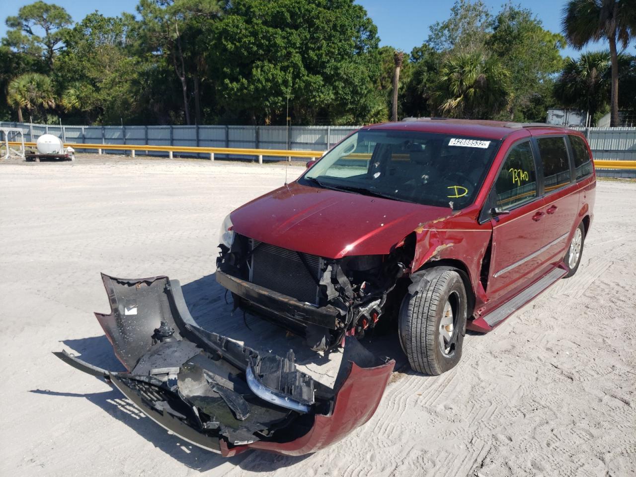Photo 2 from auction – 2013 CHRYSLER TOWN & COU with VIN 2C4RC1BG8DR620153