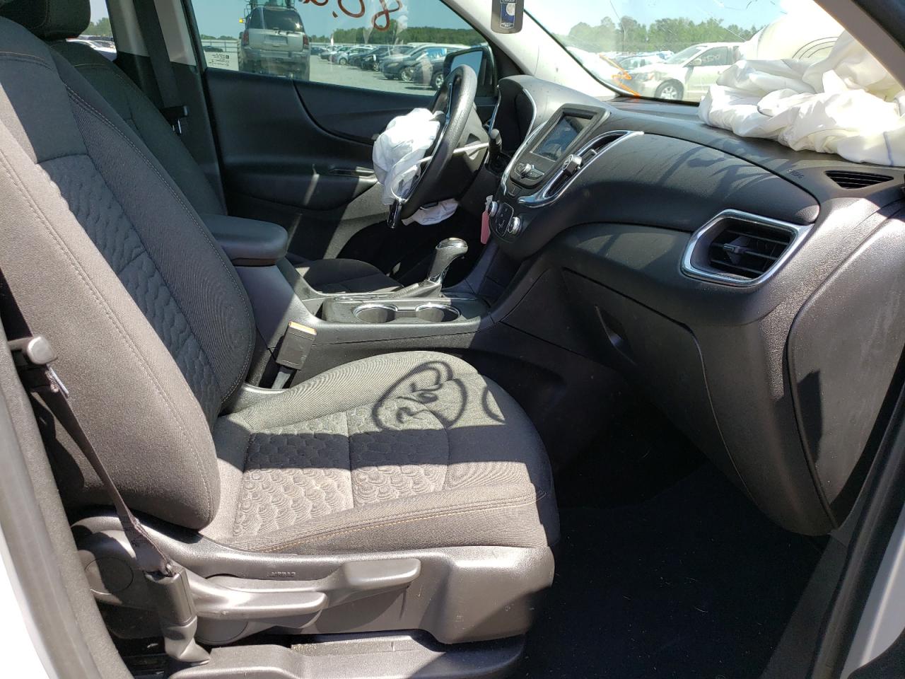 Photo 5 from auction – 2019 CHEVROLET EQUINOX LT with VIN 2GNAXKEV3K6183394