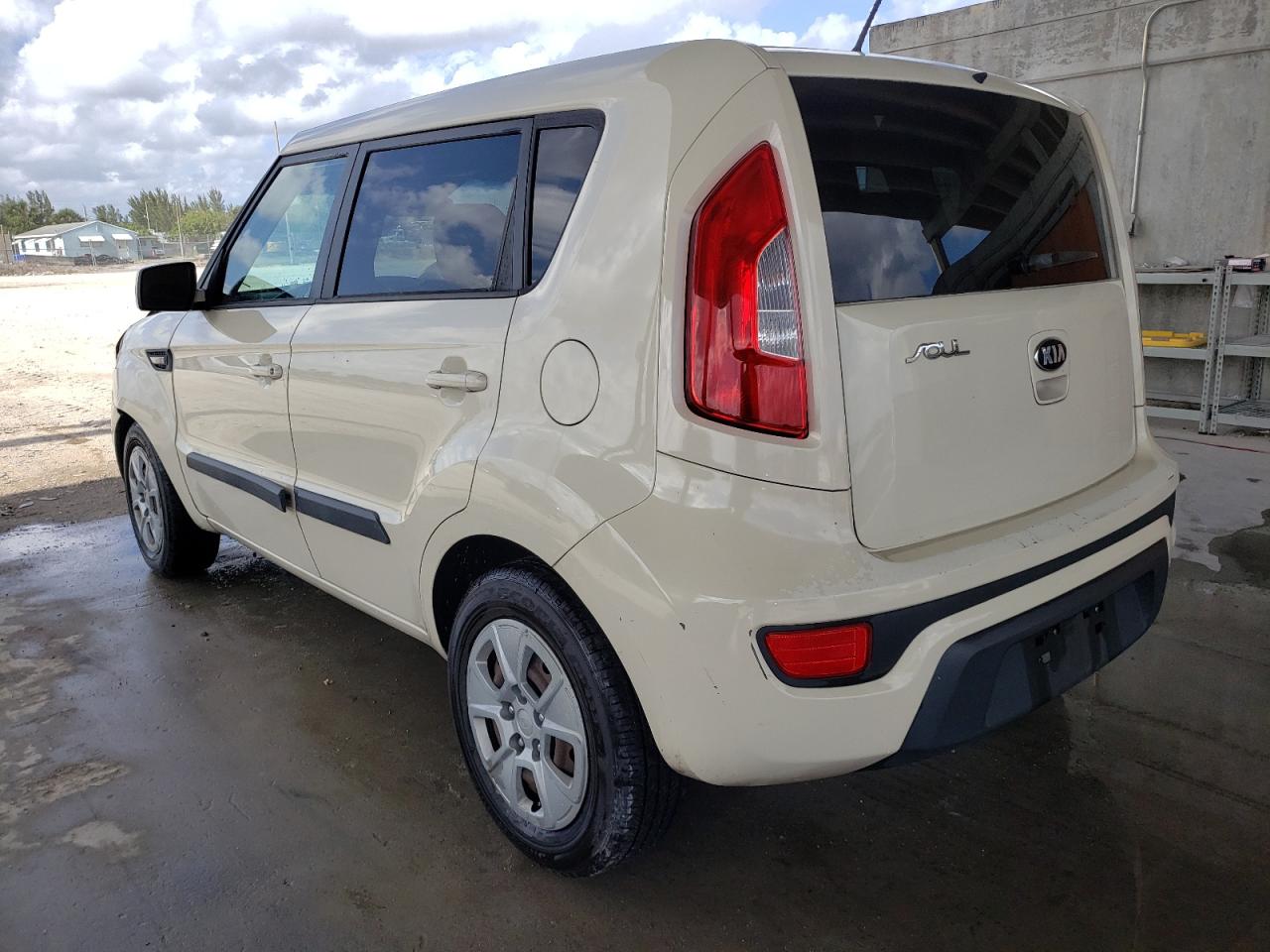 Photo 3 from auction – 2013 KIA SOUL with VIN KNDJT2A58D7486975