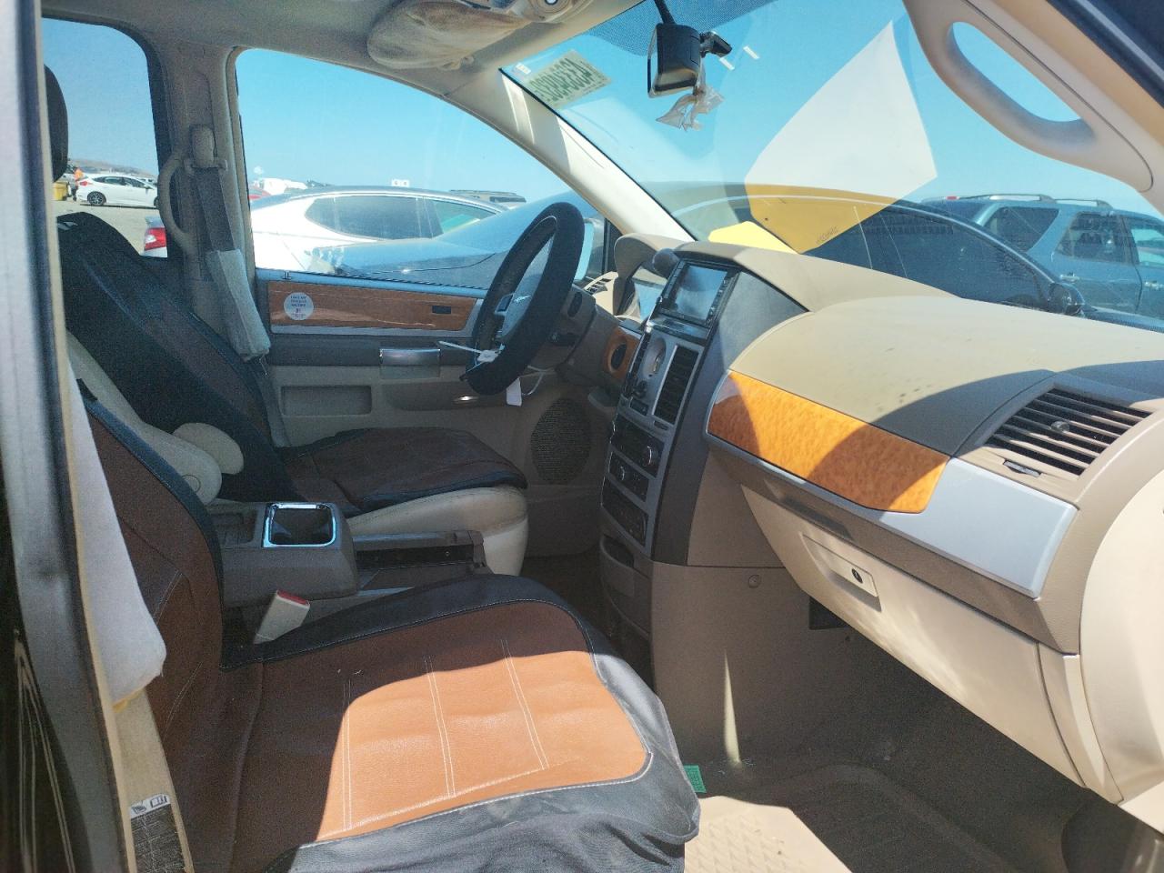 Photo 5 from auction – 2008 CHRYSLER TOWN & COU with VIN 2A8HR64X48R646994