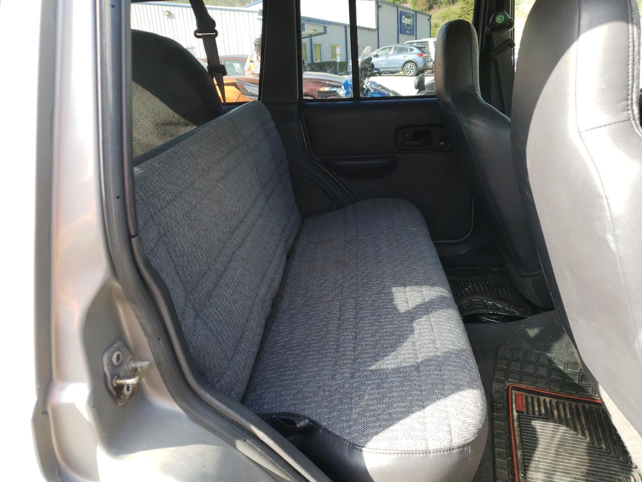 Foto 6 de la subasta – 2001 JEEP CHEROKEE S con VIN 1J4FF48S81L533889