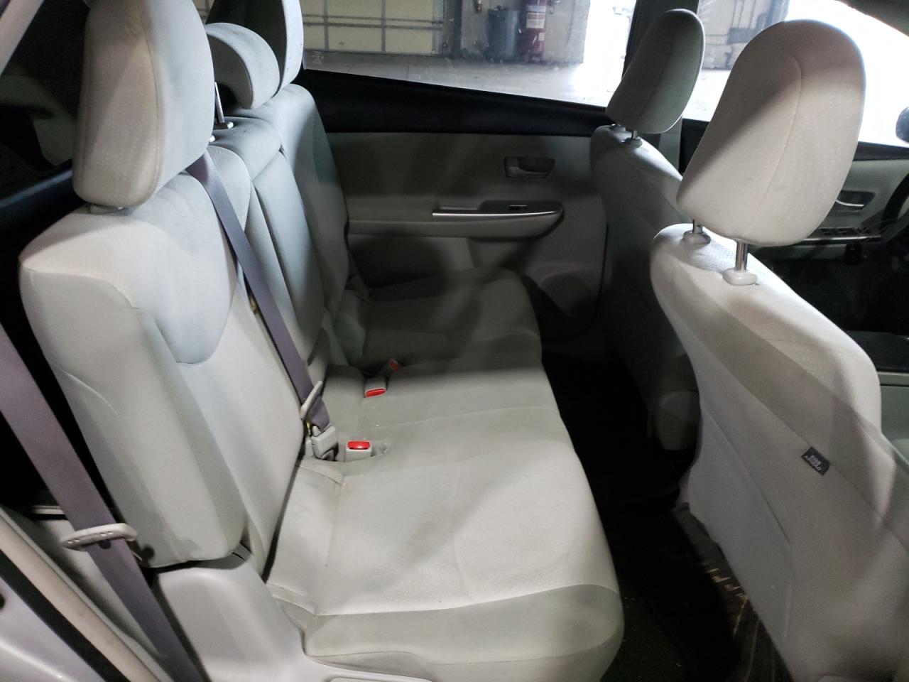 Photo 6 from auction – 2014 TOYOTA PRIUS V with VIN JTDZN3EU2E3319122