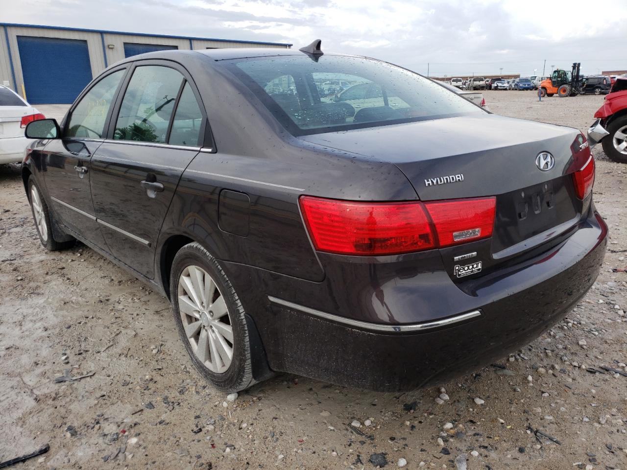 Photo 3 from auction – 2010 HYUNDAI SONATA SE with VIN 5NPEU4AC2AH638717