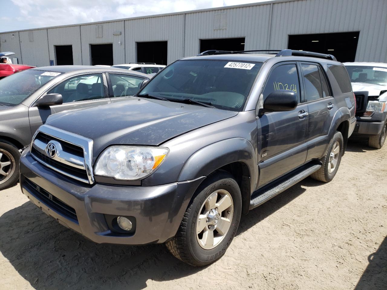 Photo 2 from auction – 2006 TOYOTA 4RUNNER SR with VIN JTEZU14R068059307