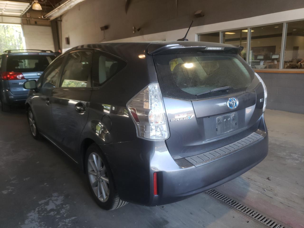 Photo 3 from auction – 2013 TOYOTA PRIUS V with VIN JTDZN3EU7D3240530