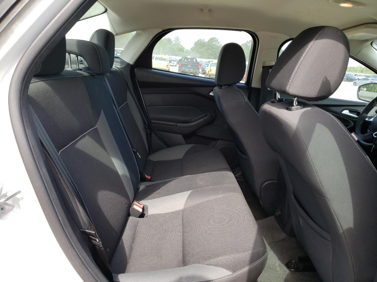Photo 6 from auction – 2014 FORD FOCUS SE with VIN 1FADP3F29EL335910