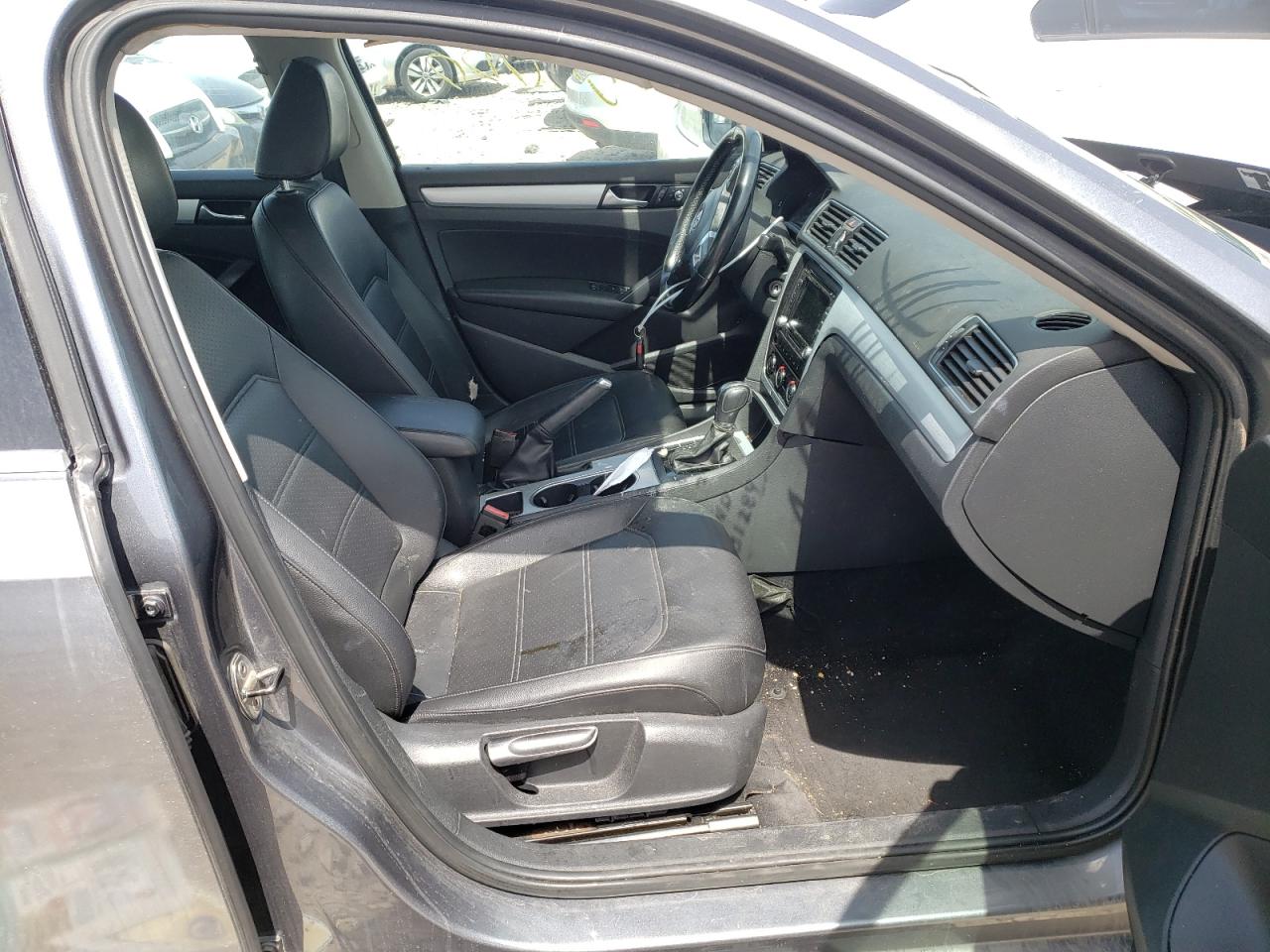 Photo 5 from auction – 2013 VOLKSWAGEN PASSAT with VIN 1VWBP7A36DC031289