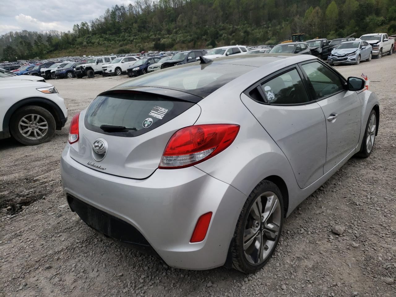 Photo 4 from auction – 2017 HYUNDAI VELOSTER with VIN KMHTC6AD0HU317625