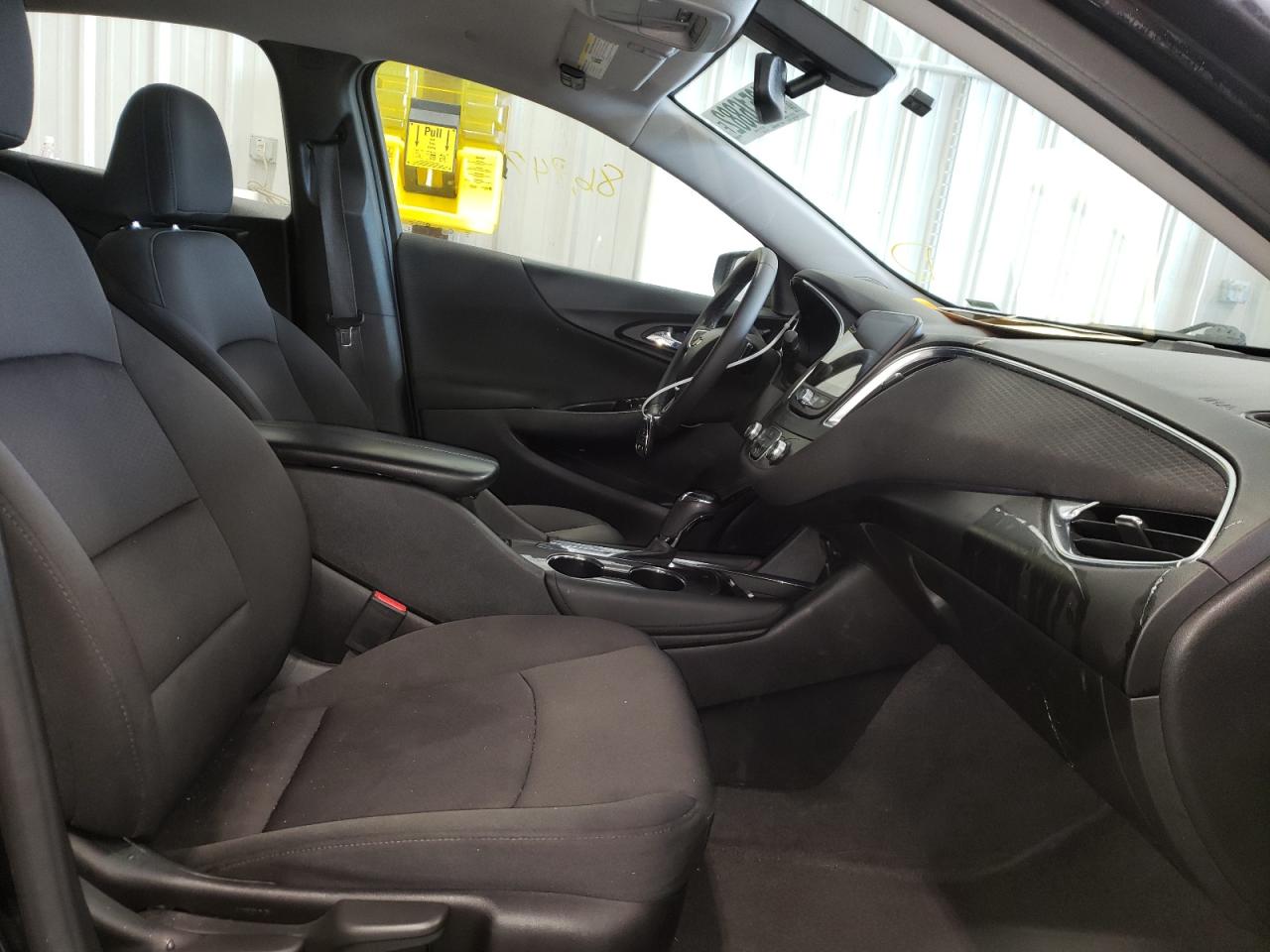 Photo 5 from auction – 2018 CHEVROLET MALIBU LT with VIN 1G1ZD5ST0JF212582