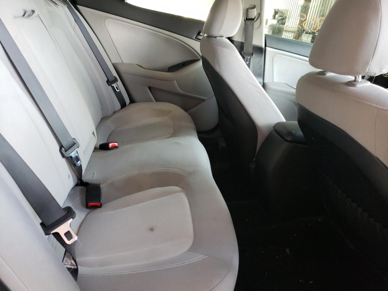 Photo 6 from auction – 2011 KIA OPTIMA LX with VIN KNAGM4A71B5118325