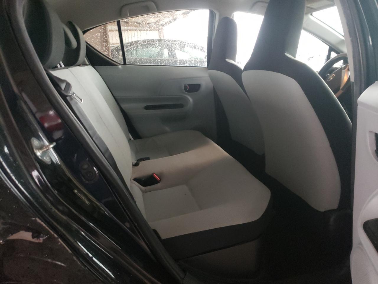 Photo 6 from auction – 2012 TOYOTA PRIUS C with VIN JTDKDTB38C1506437