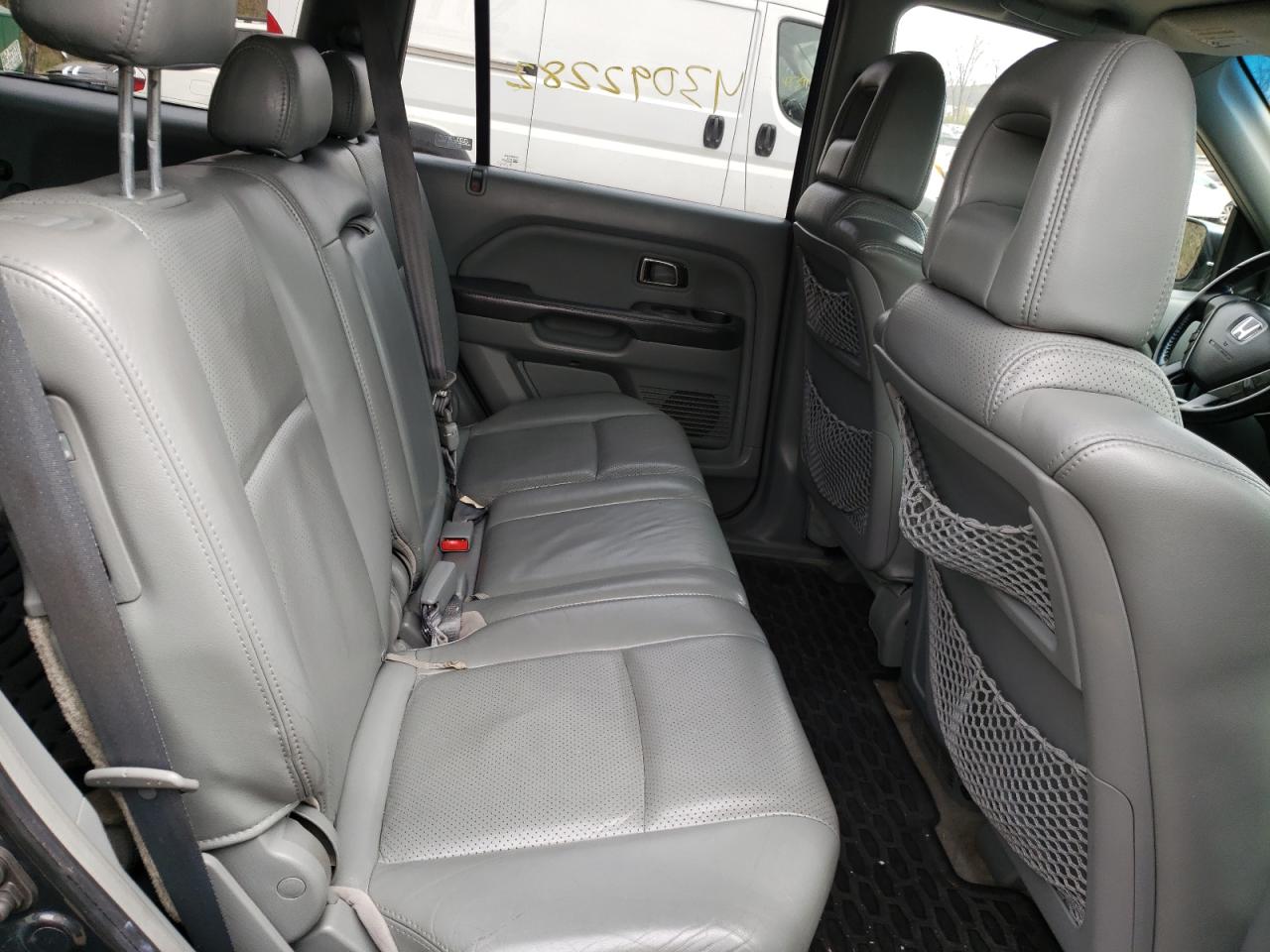 Photo 6 from auction – 2005 HONDA PILOT EXL with VIN 5FNYF185X5B010535