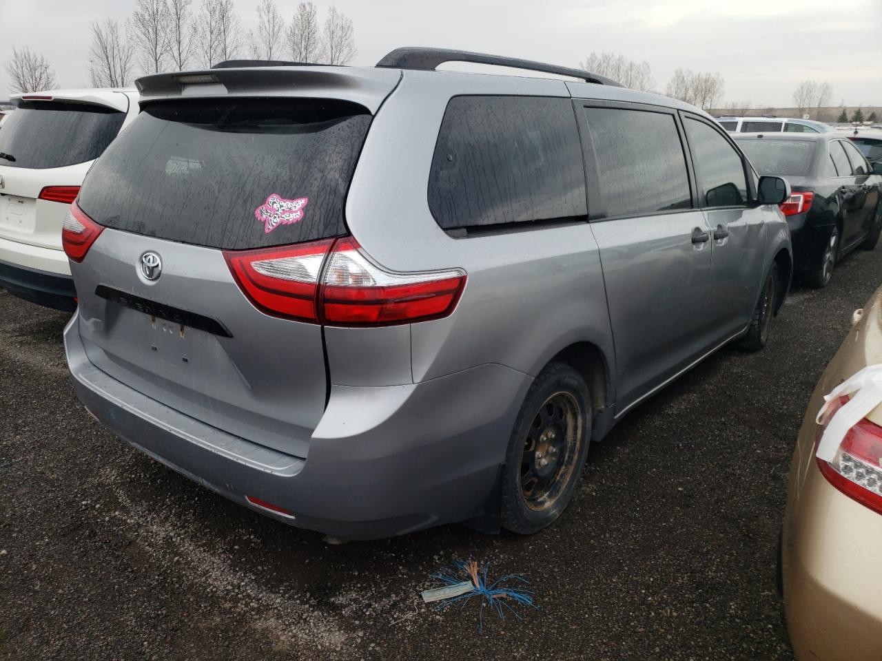 Photo 4 from auction – 2017 TOYOTA SIENNA with VIN 5TDZZ3DC6HS853580