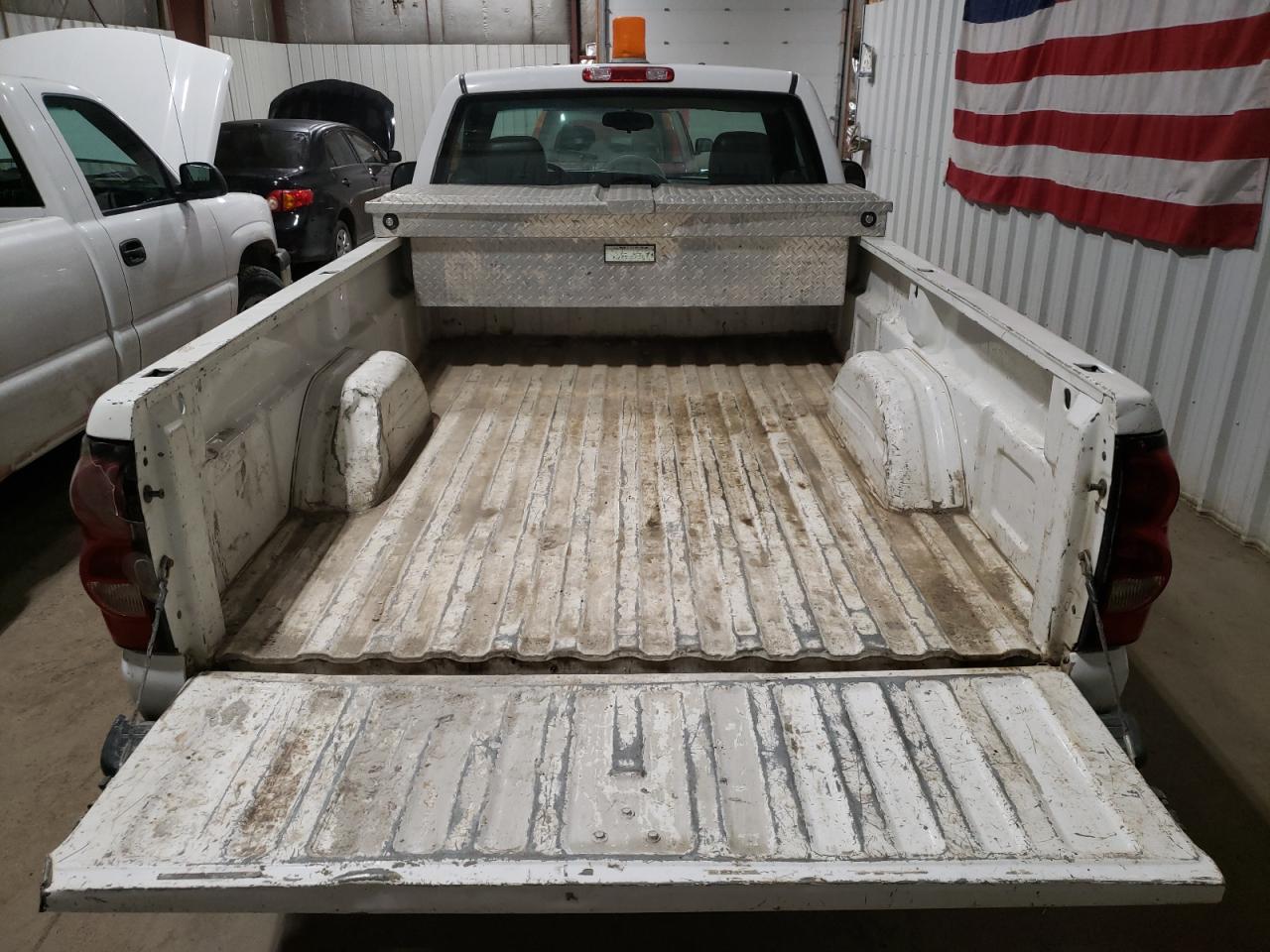 Photo 6 from auction – 2005 CHEVROLET SILVERADO with VIN 1GCEK14V85Z113578