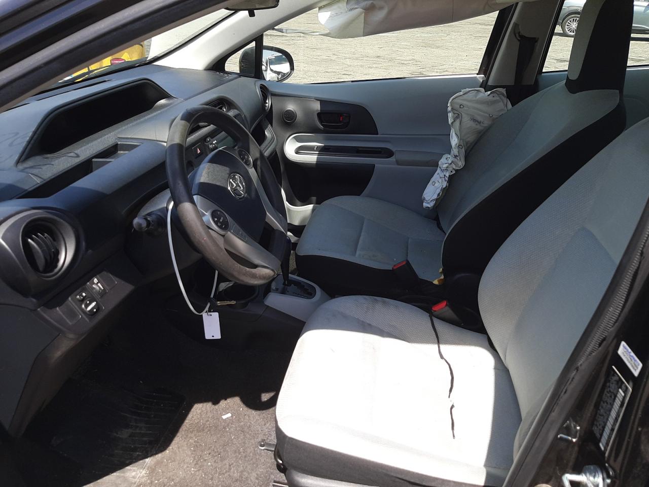 Photo 5 from auction – 2014 TOYOTA PRIUS C with VIN JTDKDTB36E1062901