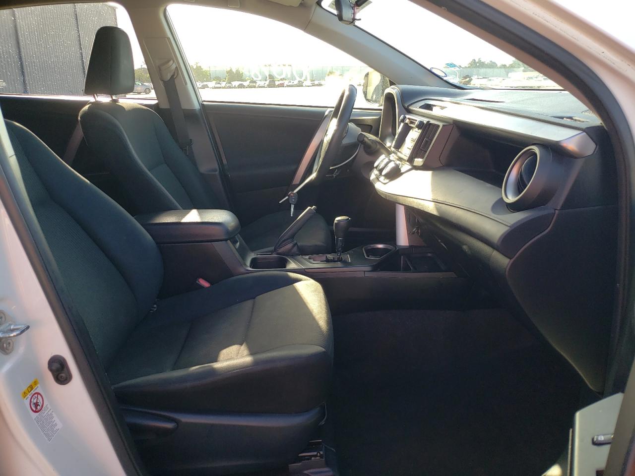 Photo 5 from auction – 2016 TOYOTA RAV4 LE with VIN JTMZFREV4GJ092233
