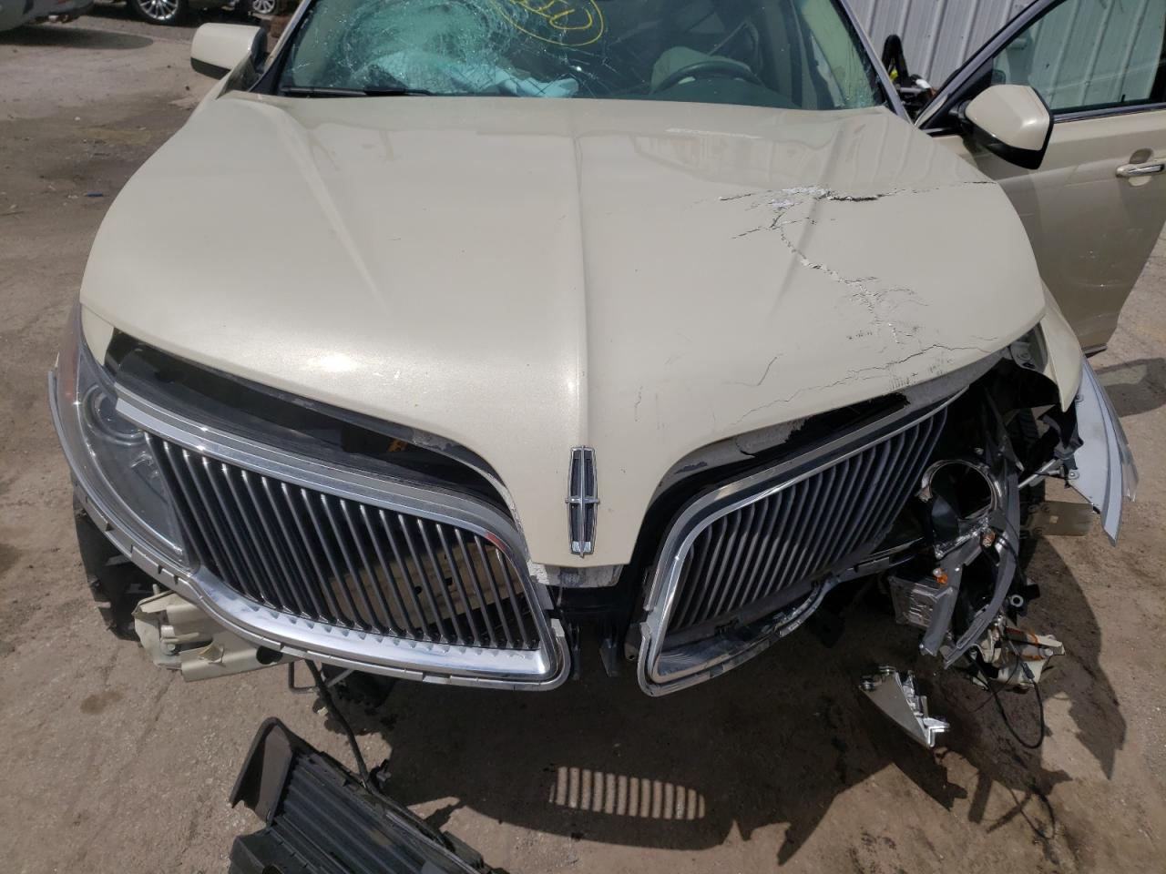 Photo 7 from auction – 2015 LINCOLN MKS with VIN 1LNHL9DK4FG603054