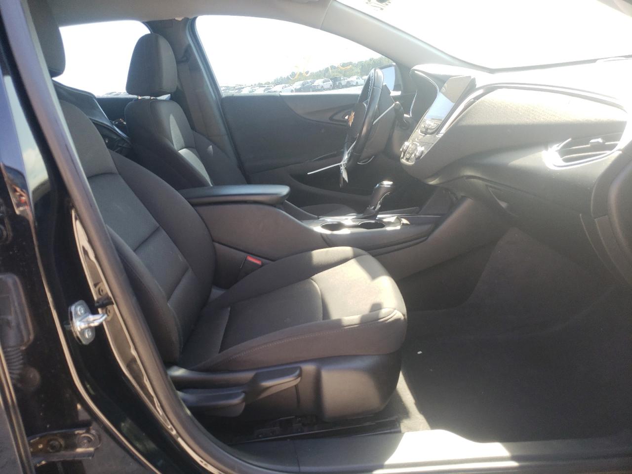 Photo 5 from auction – 2018 CHEVROLET MALIBU with VIN 1G1ZD5ST8JF293878