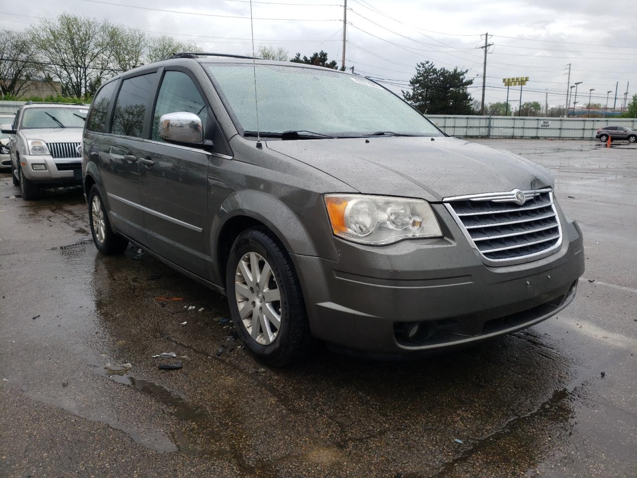 Photo 1 from auction – 2010 CHRYSLER TOWN & COU with VIN 2A4RR8DX6AR428837