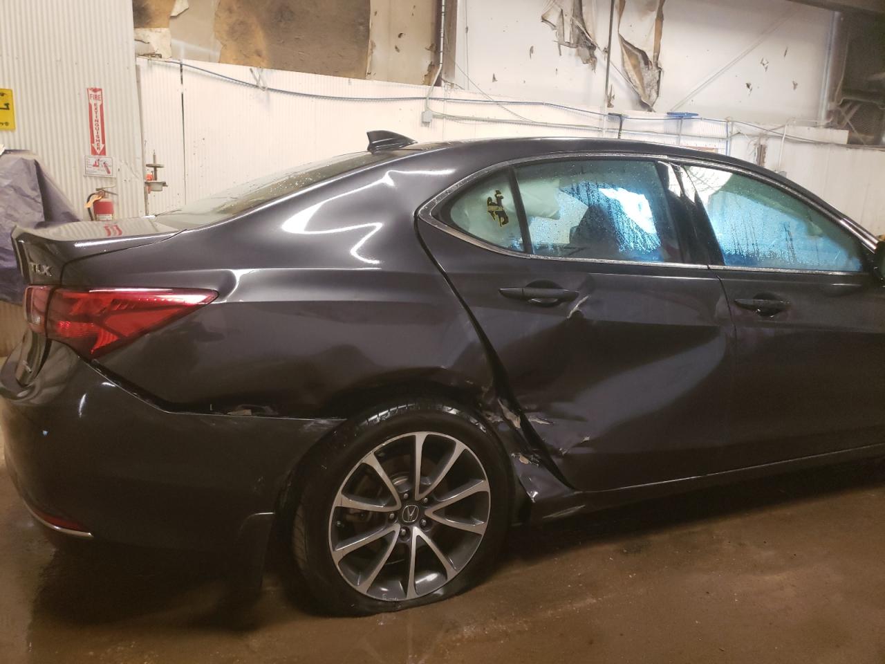 Photo 9 from auction – 2015 ACURA TLX TECH with VIN 19UUB3F58FA000607