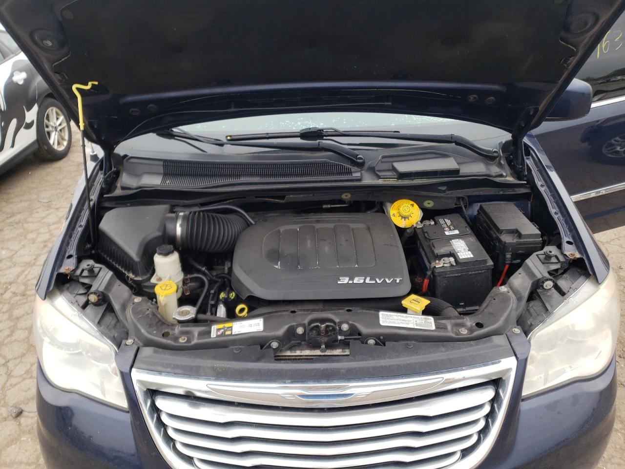 Photo 7 from auction – 2014 CHRYSLER TOWN & COU with VIN 2C4RC1BG1ER327017