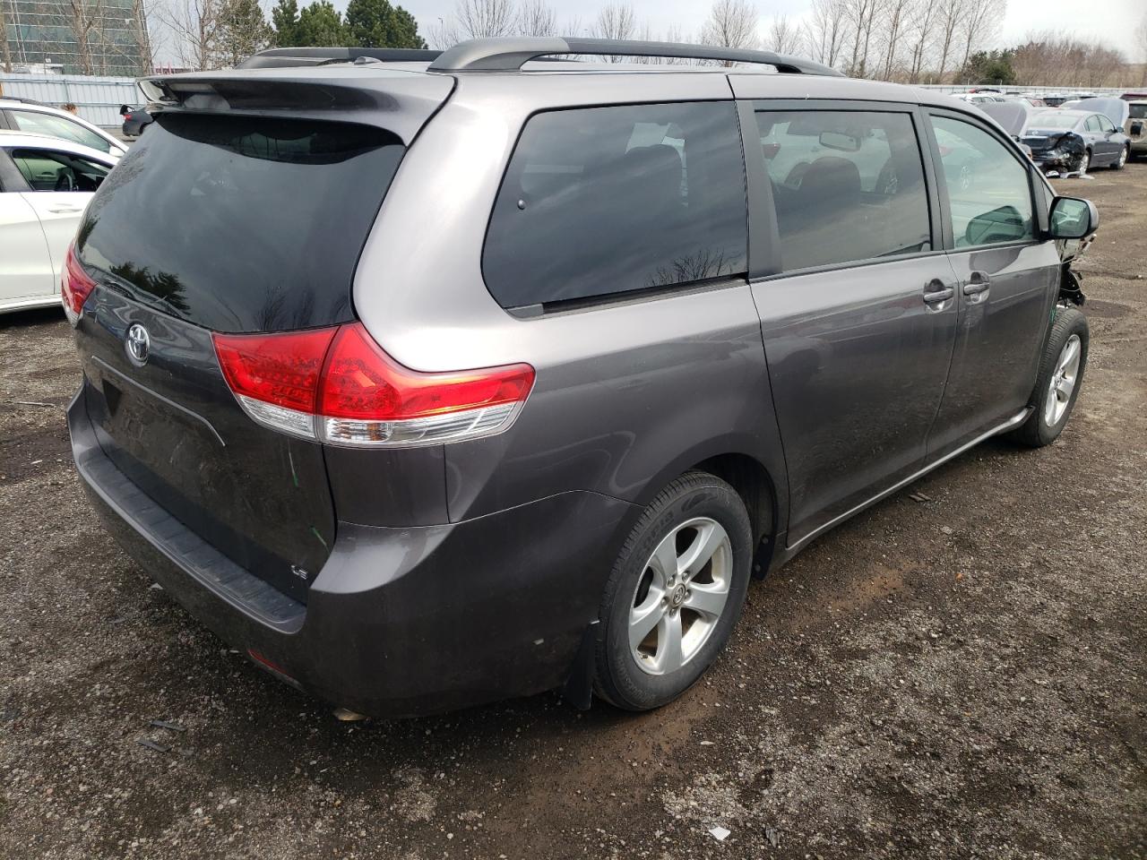 Photo 4 from auction – 2014 TOYOTA SIENNA LE with VIN 5TDKK3DC2ES511657