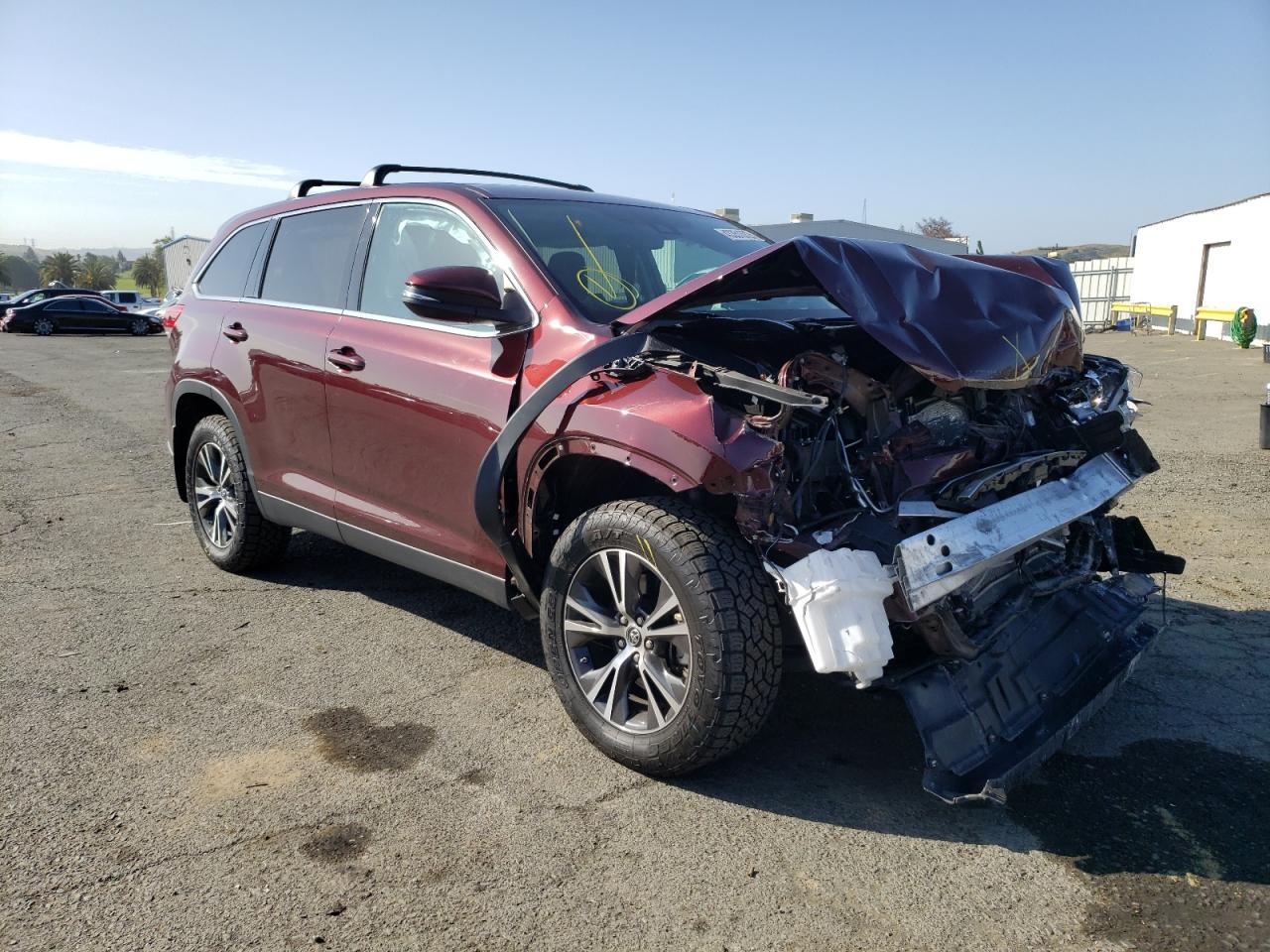 TOYOTA HIGHLANDER 2019 with VIN 5TDBZRFH6KS976784 - Photo from auction