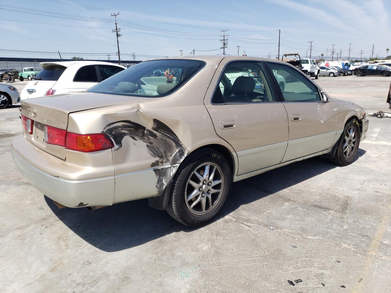 Photo 4 from auction – 2001 TOYOTA CAMRY LE with VIN JT2BF28K010318901