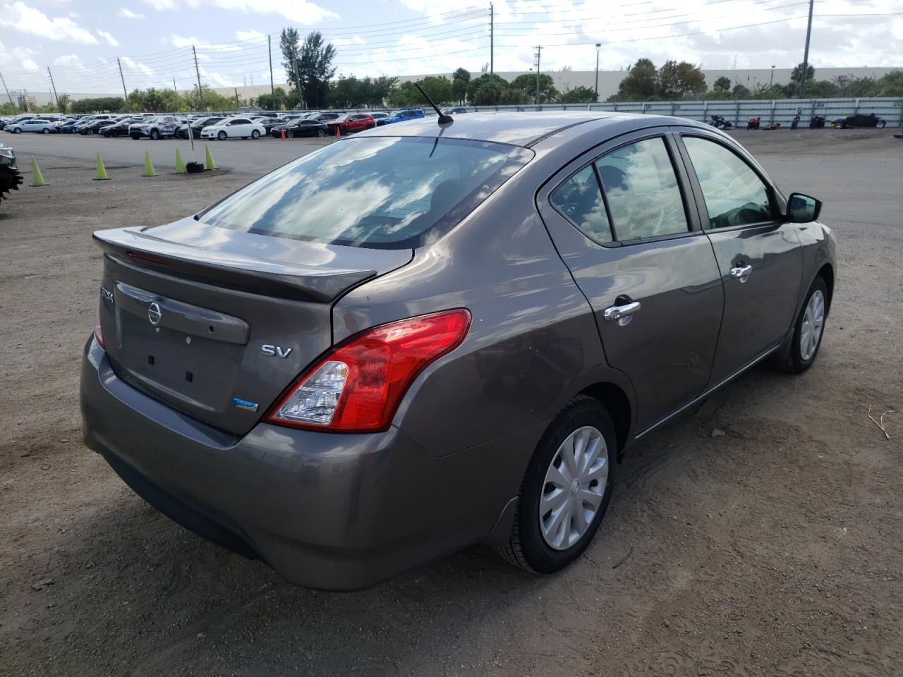 Photo 4 from auction – 2016 NISSAN VERSA S with VIN 3N1CN7AP1GL879477