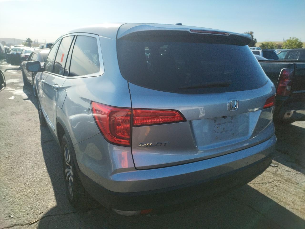 Photo 3 from auction – 2016 HONDA PILOT EX with VIN 5FNYF5H38GB033031