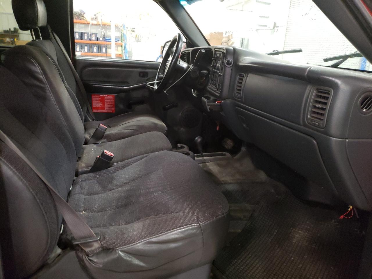 Photo 5 from auction – 2002 CHEVROLET SILVERADO with VIN 1GCHK29UX2E281678
