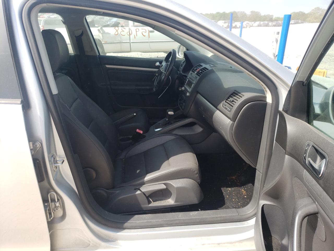 Photo 5 from auction – 2009 VOLKSWAGEN JETTA WOLF with VIN 3VWRJ71K59M034875