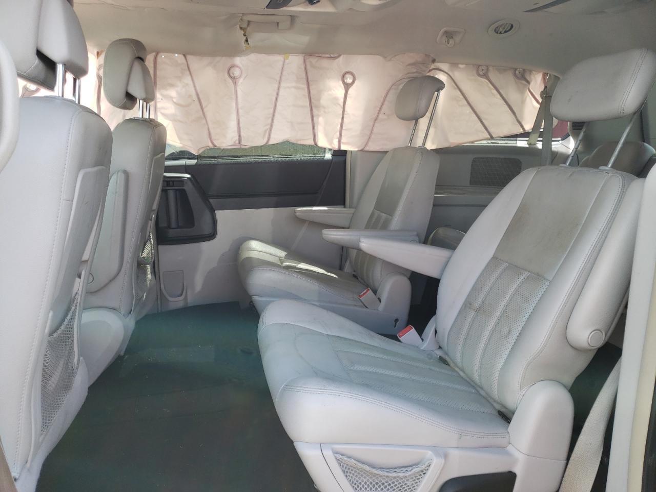 Photo 6 from auction – 2010 CHRYSLER TOWN & COU with VIN 2A4RR8D19AR320806