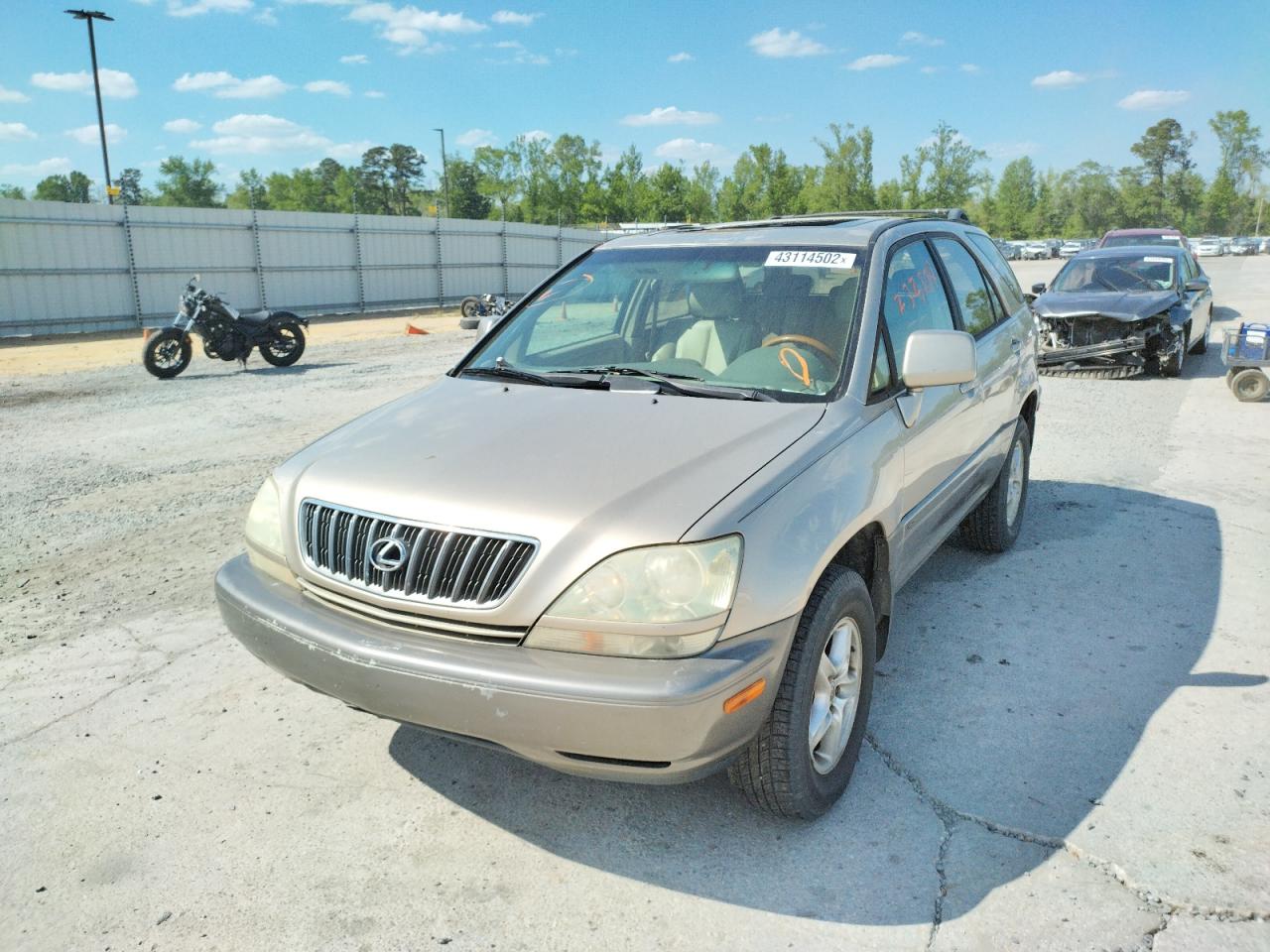 Photo 2 from auction – 2002 LEXUS RX 300 with VIN JTJGF10U820143462