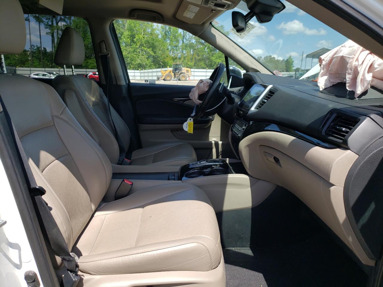 Photo 5 from auction – 2016 HONDA PILOT ELIT with VIN 5FNYF6H01GB116327