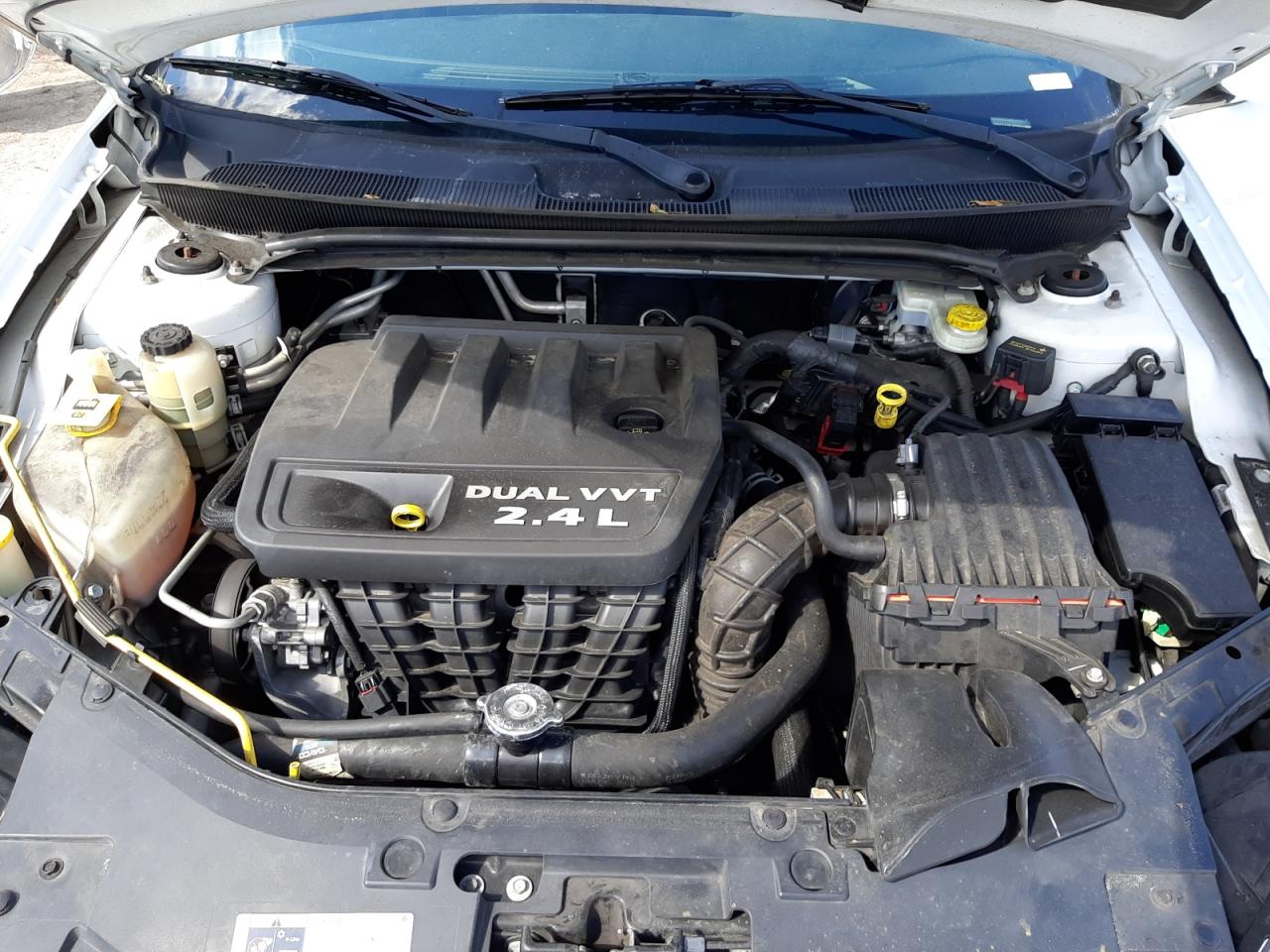 Photo 7 from auction – 2014 CHRYSLER 200 LX with VIN 1C3CCBABXEN143262