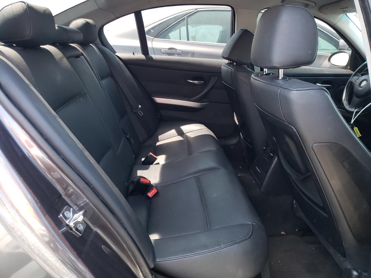 Photo 6 from auction – 2006 BMW 325 I AUTO with VIN WBAVB17566NK31405