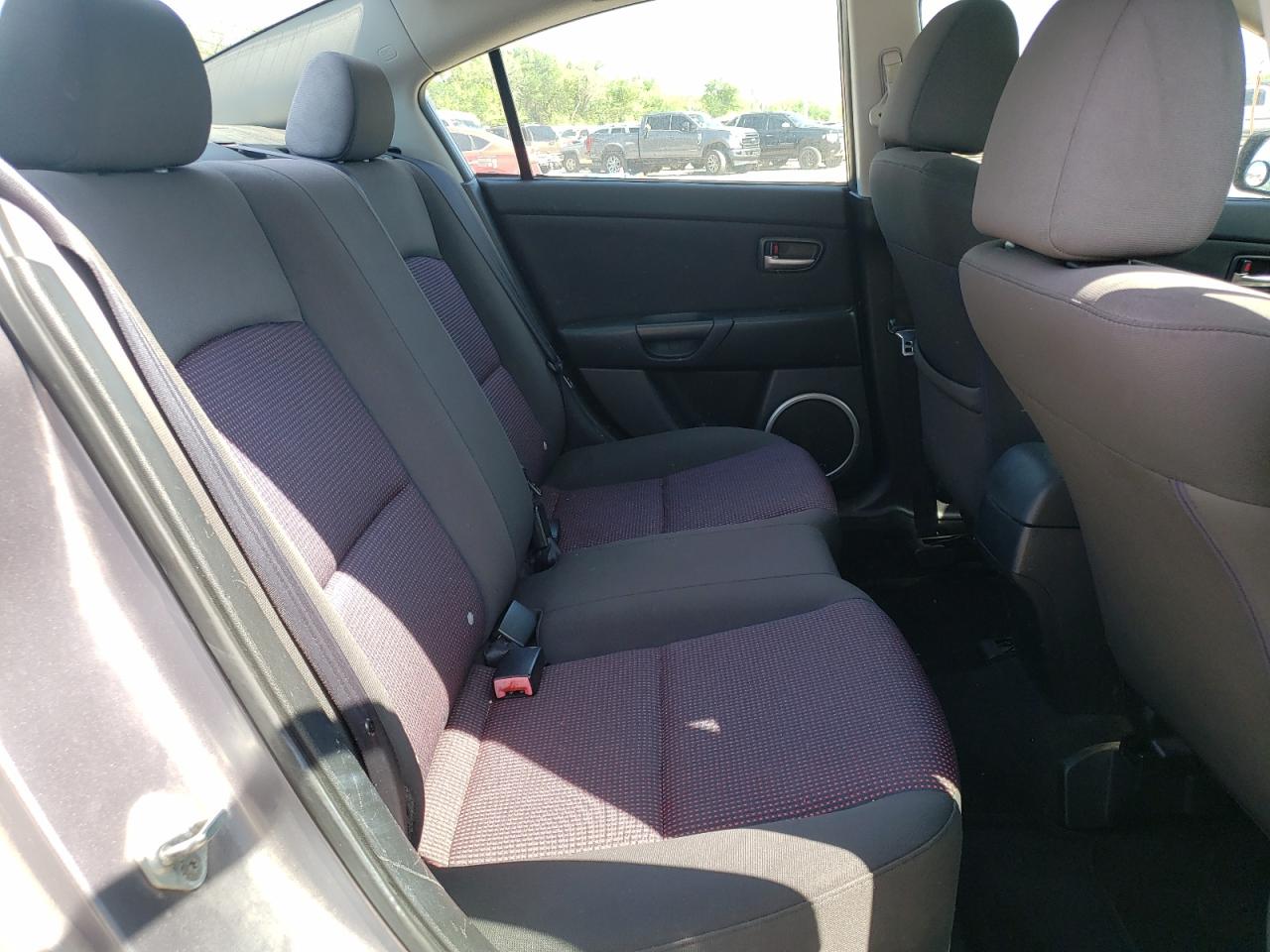 Photo 6 from auction – 2004 MAZDA 3 S with VIN JM1BK323141115735