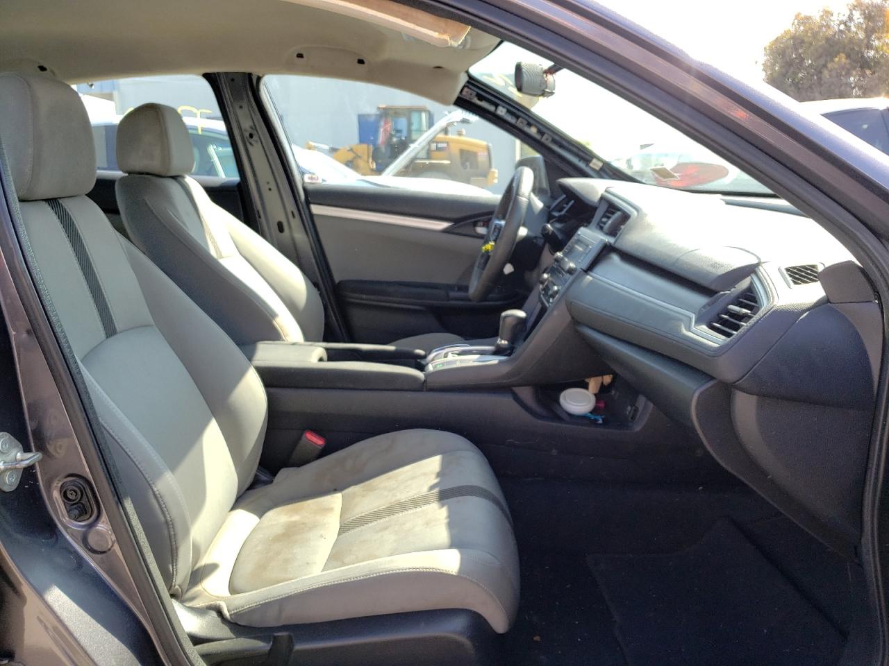 Photo 5 from auction – 2016 HONDA CIVIC LX with VIN 19XFC2F50GE201446
