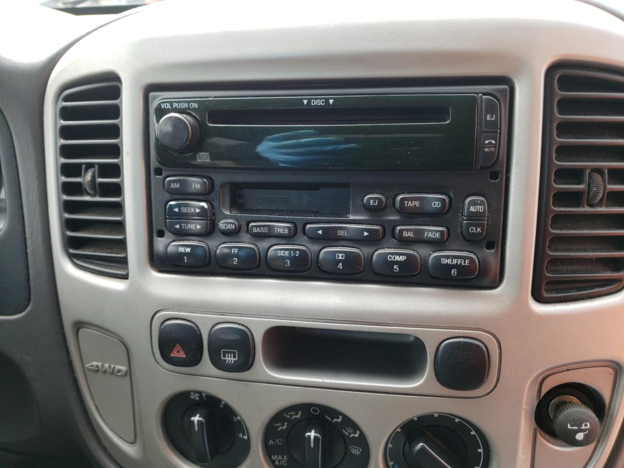 Photo 9 from auction – 2005 FORD ESCAPE XLT with VIN 1FMCU93125KB76047