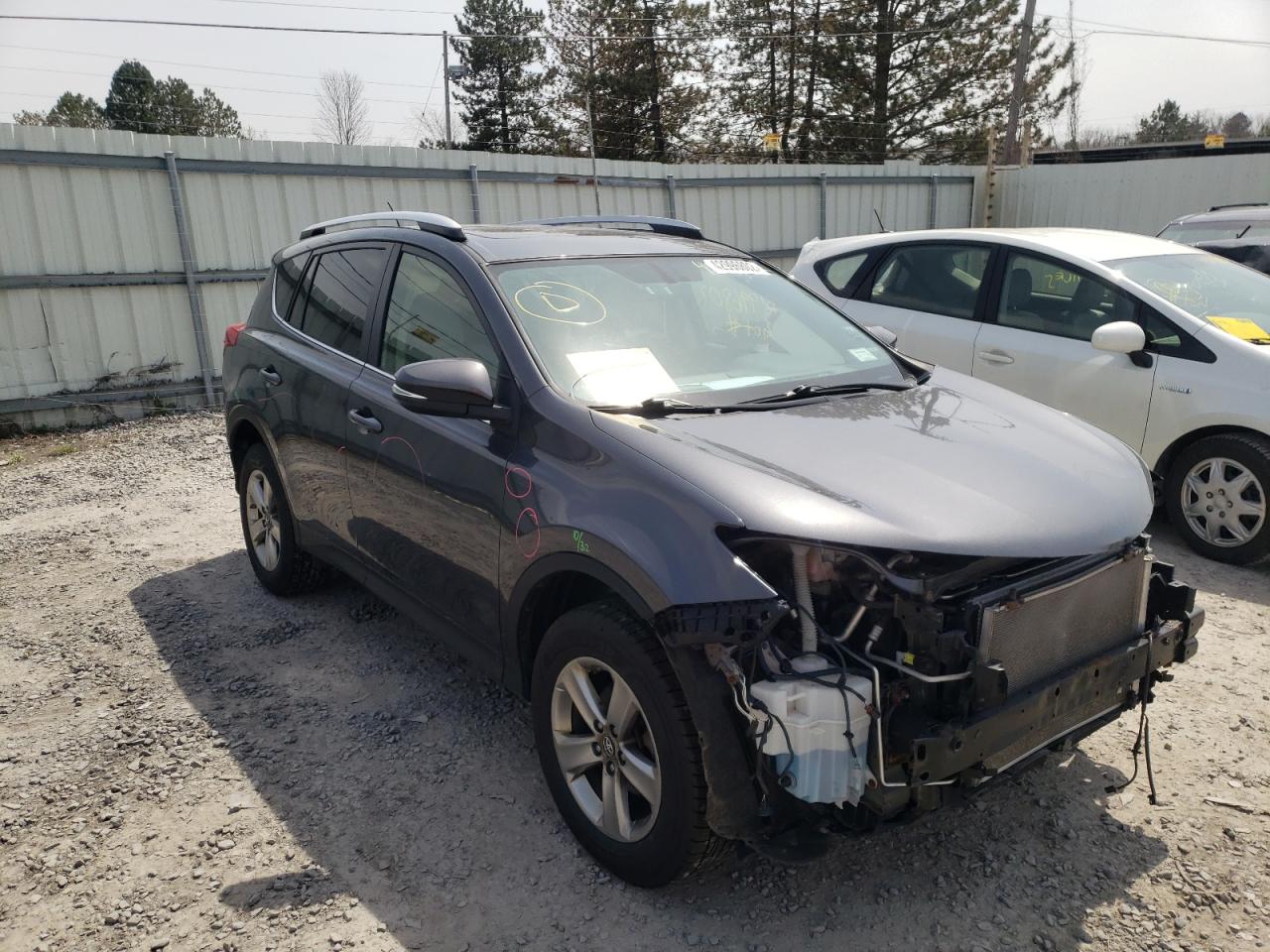 TOYOTA RAV4 XLE 2015 with VIN JTMRFREV1FD132202 - Photo from auction