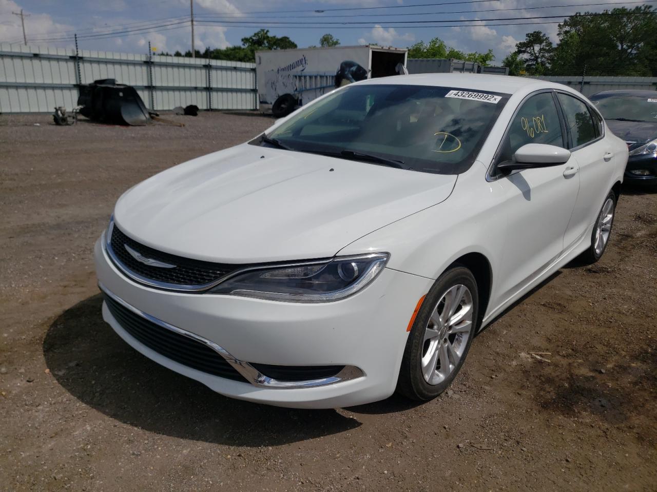 Photo 2 from auction – 2015 CHRYSLER 200 LIMITE with VIN 1C3CCCAB3FN752801