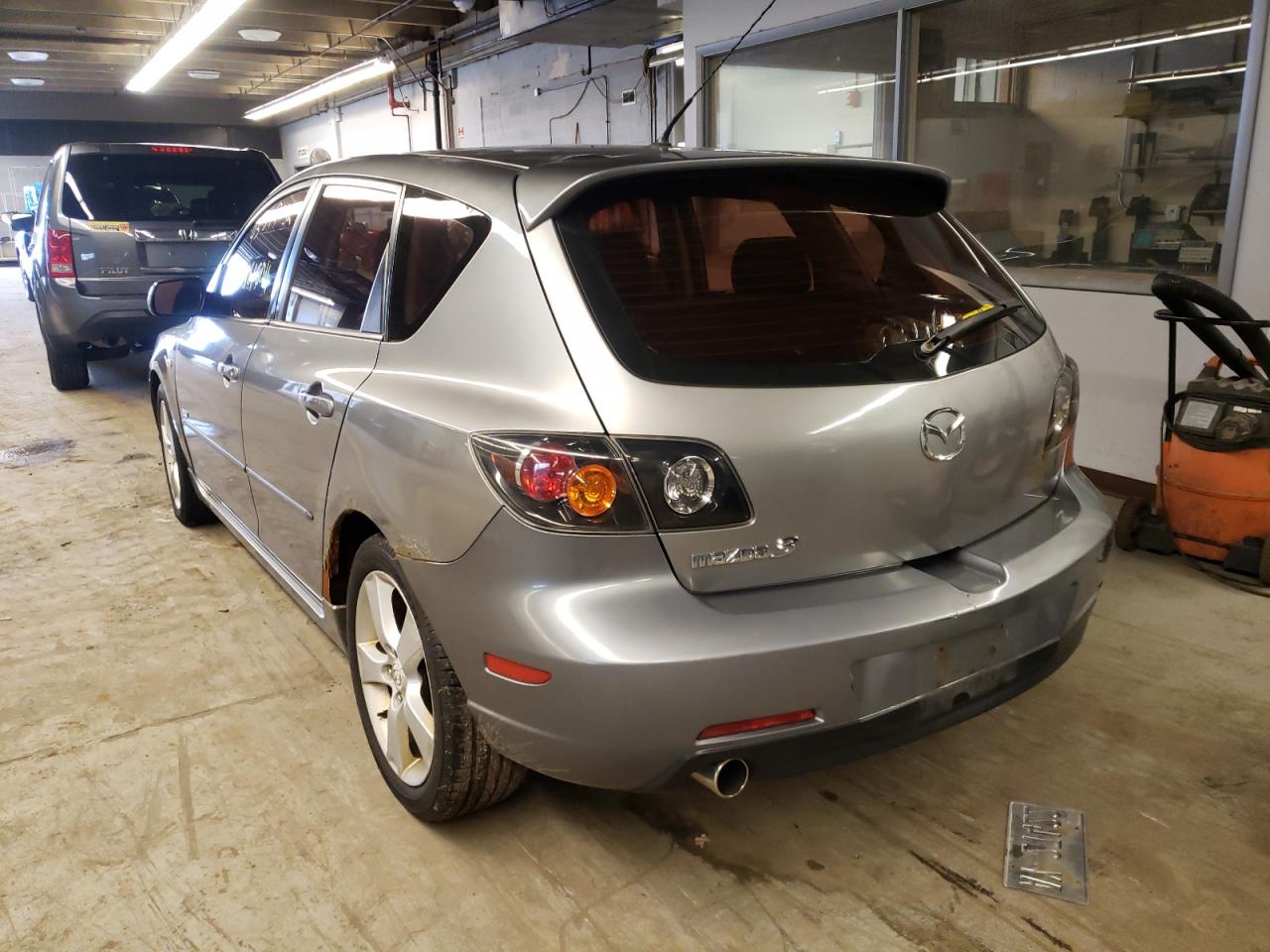 Photo 3 from auction – 2006 MAZDA 3 HATCHBAC with VIN JM1BK143961499638