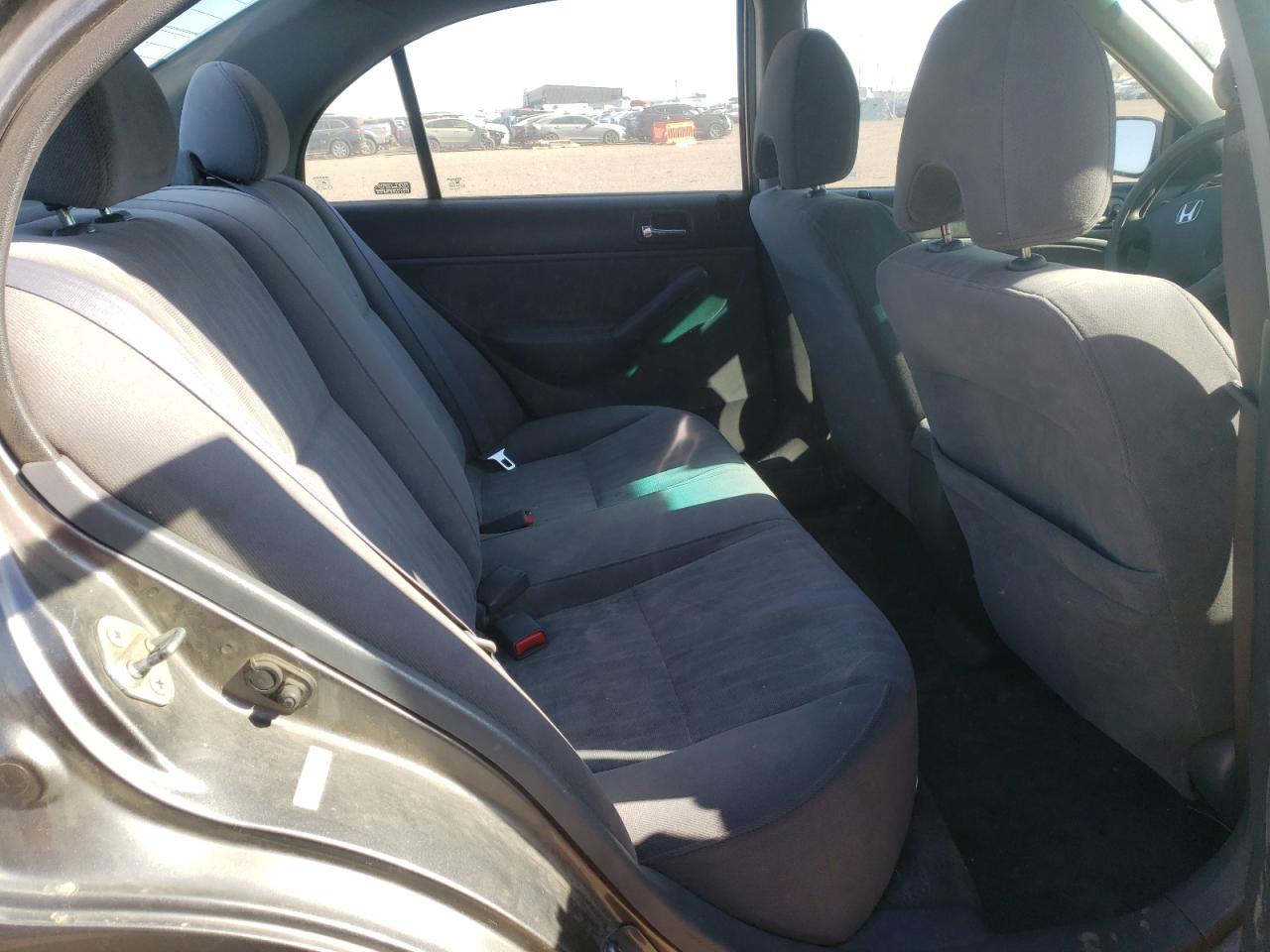 Photo 6 from auction – 2004 HONDA CIVIC LX with VIN 1HGES165X4L019010