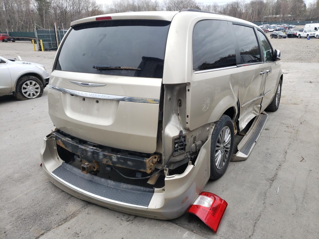 Photo 4 from auction – 2014 CHRYSLER TOWN & COU with VIN 2C4RC1CG7ER195332