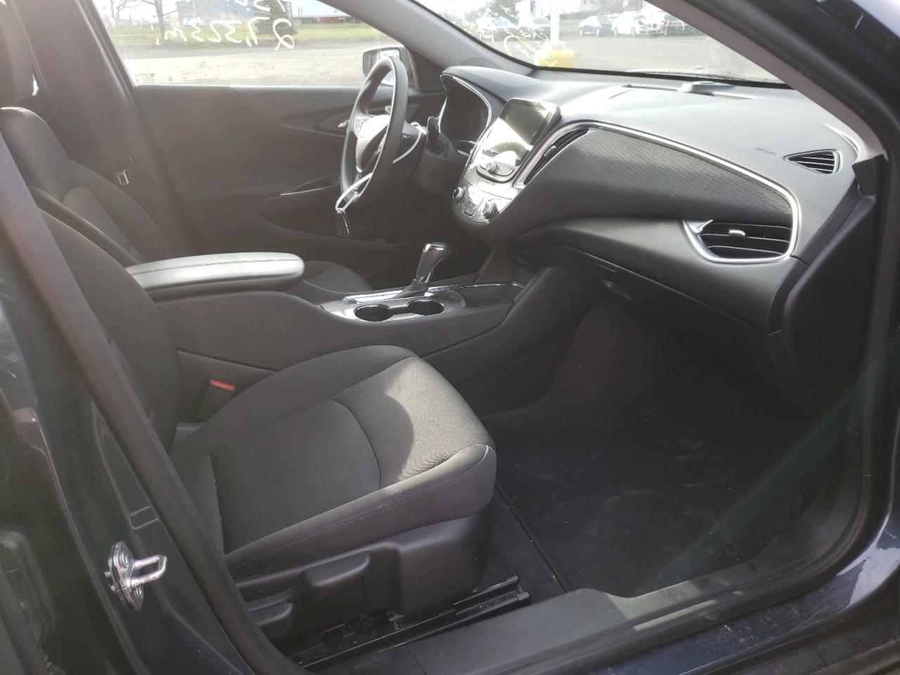 Photo 5 from auction – 2020 CHEVROLET MALIBU LT with VIN 1G1ZD5ST7LF108366