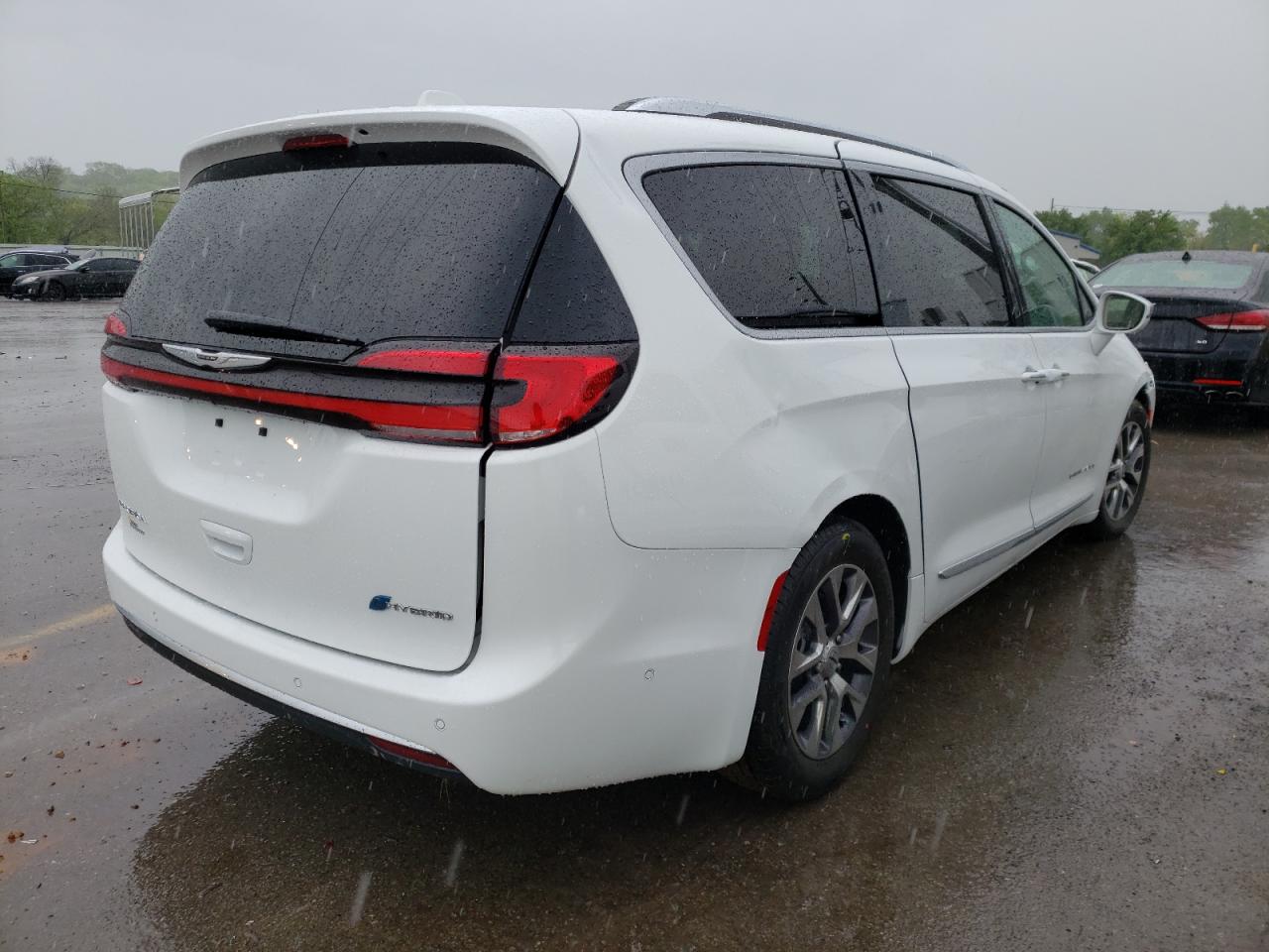 Photo 4 from auction – 2022 CHRYSLER PACIFICA with VIN 2C4RC1N78NR113427